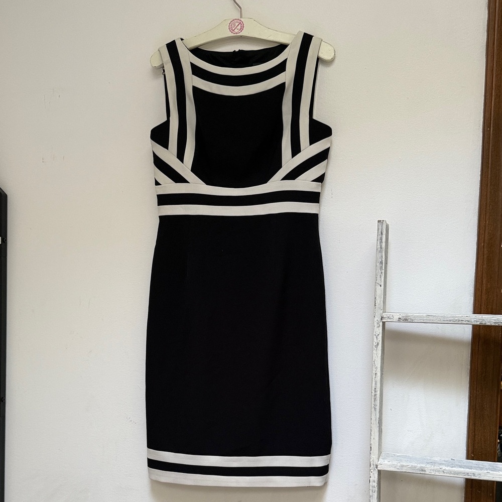 Adrianna Papell Dress Size 2 Style 012253060 Black and White Geometric